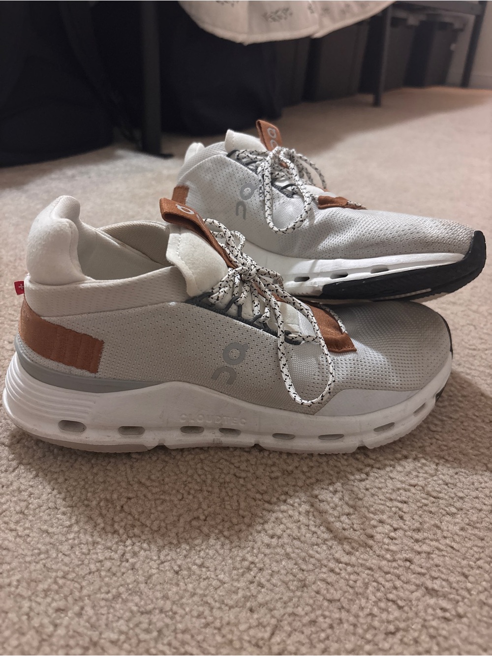 ON Cloud Cloudnova Size 7 Mens|ON Cloud Sneaker in Light Gray with Brown Accents
